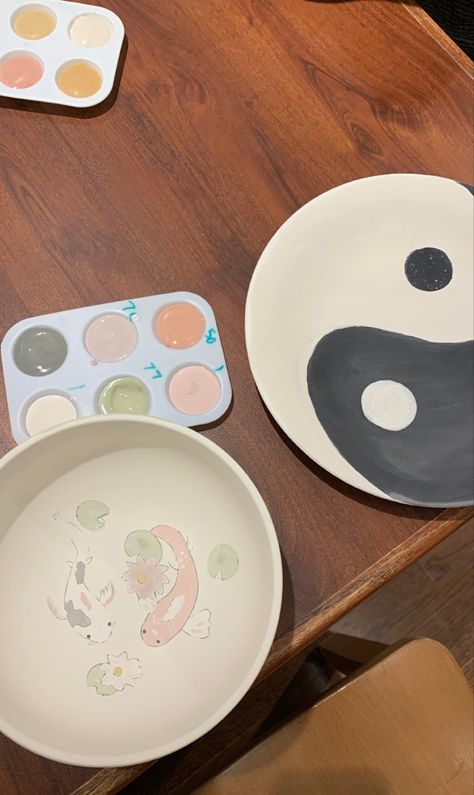 Cute Ceramic Bowls Design, Best Friend Pottery Painting, Pottery Painting Ideas Guys, Pottery Painting Ideas Ramen Bowl, Ramen Bowl Pottery Painting, Koi Pottery Painting, Pottery Koi Fish, Pottery Painting Tray, Pottery Painting Couple