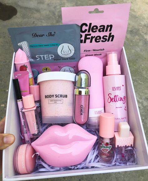 Skincare Present Ideas, Pink Birthday Present Ideas, Skin Care Box Gift, Makeup Box Gift, Pink Gift Basket, Aesthetic Store, Girly Christmas Gifts, Diy Gifts To Sell, Birthday Basket