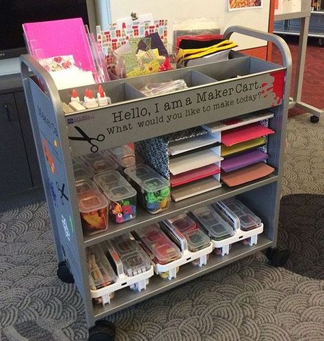 Desks Organization, Makerspace Elementary, Makerspace Library, Book Cart, Library Organization, Maker Space, Elementary Library, Classroom Organisation, Library Displays