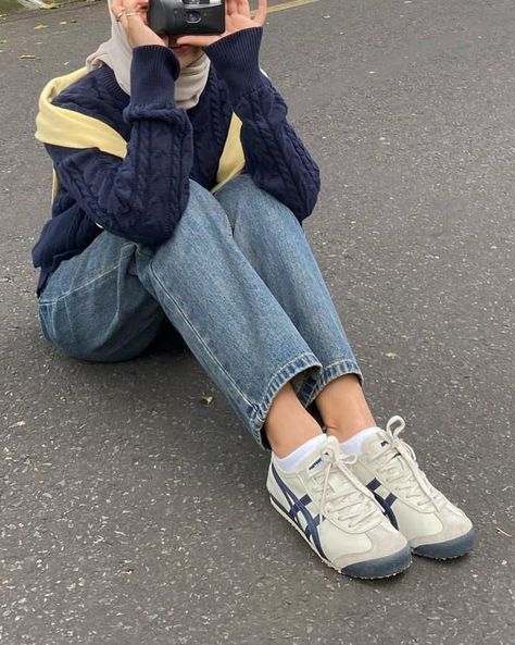 Onitsuka Tiger Women Outfit, Onitsuka Tiger Women, Haircut Selfie, Photo Hijab, Estilo Hijab, Stylish Hijab, Cute Hairstyle, Muslim Outfits Casual, Hijabi Fashion Casual