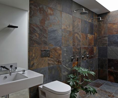 Rough Tiles For Bathroom Floor, Slate Tile Floor Bathroom Ideas, Bathroom Rock Tile Ideas, Slate Tile Bathroom Ideas, Slate Shower Ideas, Slate Bathroom Ideas, Natural Stone Bathroom Ideas, Nature Bathroom Ideas, Slate Tile Bathroom