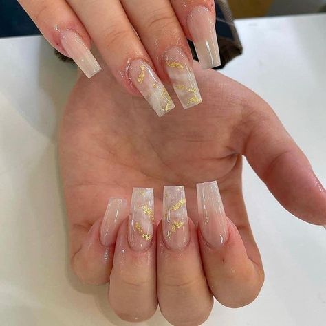 Good Flake Nail Designs, Gel Nail Designs Gold Flakes, Gold Flaked Nails, Acrylic Nails With Foil Design, Cream And Gold Nails Acrylic, White Snd Gold Acrylic Nails, Gold Nails Ideas Coffin, Nail Ideas Gold Flakes, Nail Inspo Gold Flakes