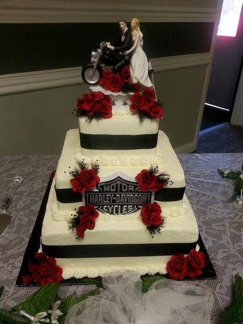 Birthday 23 Ideas, Harley Davidson Wedding Cake, Biker Wedding Cake, Harley Davidson Wedding Ideas, Motorcycle Wedding Ideas, Mafia Wedding, Harley Wedding, Harley Davidson Cake, Harley Davidson Decor