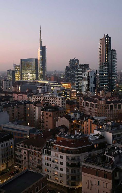 Milan Travel Guide, Milan Wallpaper, Milan Travel, Milan City, Snow Night, Urban Landscape Design, Milano Italy, Urban Architecture, Landscape Plans