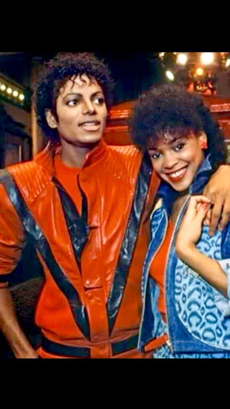 MJ and Ola Ray of Michael Jackson's Thriller (1983). Michael Jackson Wallpaper, Michael Jackson Thriller, Michael Jackson Smile, Joseph Jackson, King Of Pop, King Of Music, Jackson 5, Jackson Family, The Jacksons