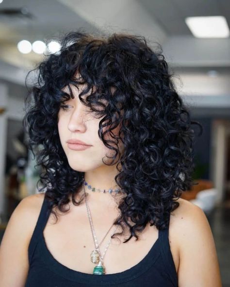 Triangle Haircut Curly Hair, Lions Cut Curly Hair, 2b Medium Length Hair, Short Layers For Curly Hair, Dyed Roots Curly Hair, Curly Wolf Cut Hair Short, Haïr Cuts For Curly Hair Girl, Shaggy Wolfcut Curly Hair, Hairstyles Wolfcut Curly