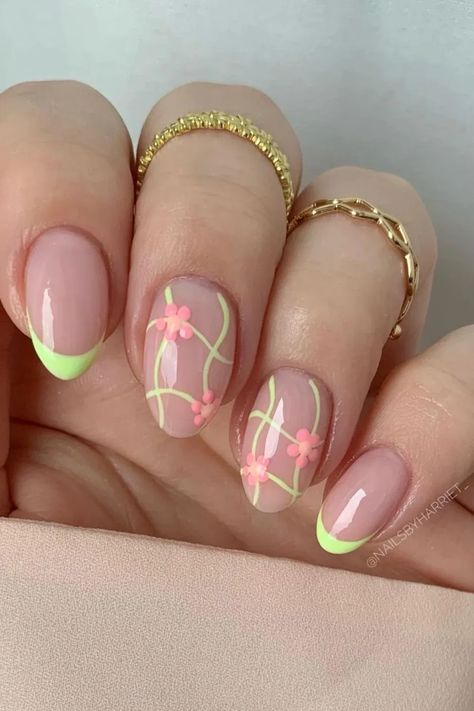 Really Short Almond Nails, Emerald Nails, Simple Gel Nails, Green Nail, Flower Nail Designs, Basic Nails, Flower Nail, Summer Acrylic Nails, Dream Nails