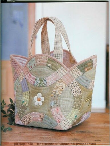 Quilted Bag Patterns, Patchwork Quilting Designs, Double Wedding Ring Quilt, Japanese Patchwork, Quilted Bags, Traditional Hairstyle, Wedding Ring Quilt, Tote Bags Sewing, Quilted Tote Bags