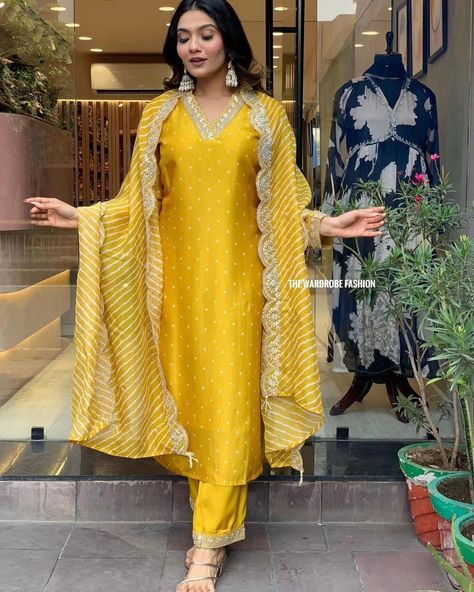 Banarasi Suit Design, Indian Ethnic Fashion, Banarasi Suit, Yellow Suit, Cotton Salwar Kameez, Silk Kurti, Tunic Designs, Three Quarter Sleeve Tops, Punjabi Dress