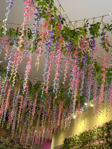 Roof Flower Decoration, Flower Vine Bedroom, Hanging Flowers Ceiling Diy, Plant Ceiling Decor Hanging, Flower Ceiling Diy Bedroom, How To Hang Wisteria From Ceiling, Floral Ceiling Bedroom, Ceiling Flower Decoration, Flower Ceiling Decor