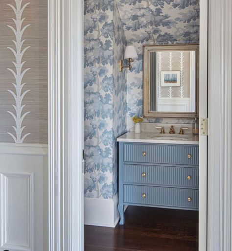 Library Classic, Traditional Powder Room, Wallpaper Powder Room, Powder Room Decor, Sandberg Wallpaper, With Wallpaper, Powder Room Design, Powder Bath, Traditional Furniture