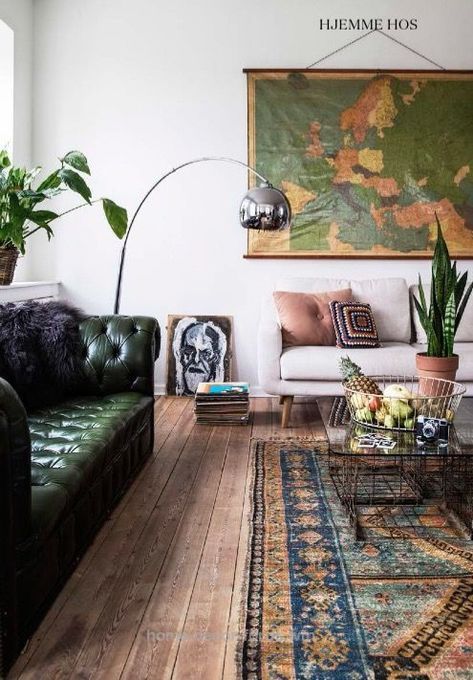 green sofas Bohemian tufted leather | Feng Shui knowledge wisdom | Girlfriend is Better Apartment Bedrooms, Sala Vintage, Bohemian Style Living Room, Tufted Leather Sofa, Bohemian Style Decor, Furnitur Ruang Keluarga, Interior Design Minimalist, Glam Boho, Interior Design Per La Casa