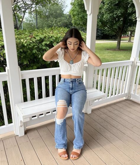 Outfits With Mexican Sandals, Vaquera Outfit With Sandals, Light Blue Vaquera Outfit, Cute Outfits For School Mexican, Simple Vaquera Outfits For School, Outfits With Boots Country Mexican, Jaripeo Outfits Woman, Vaquera Outfit Mexican Summer, Cute Baile Outfits