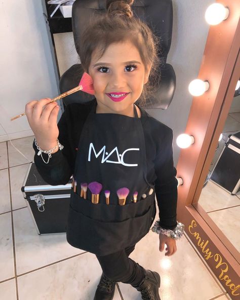 Career day  #MakeupArtist... Easy Career Day Costumes For Kids, Funny Career Day Costumes, Career Dress Up Day At School, Kids Career Day Costumes Ideas, Career Day For Kids, Career Day Costumes For Kids, Career Day Spirit Week, Career Day Ideas, Tacky Day