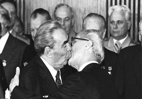 The socialist fraternal kiss became famous via Erich Honecker and Leonid Brezhnev, who were photographed exercising the ritual. Rare Historical Photos, East Berlin, Club Poster, East Germany, Charlie Chaplin, Freelance Photographer, Mick Jagger, Iconic Photos, Jolie Photo