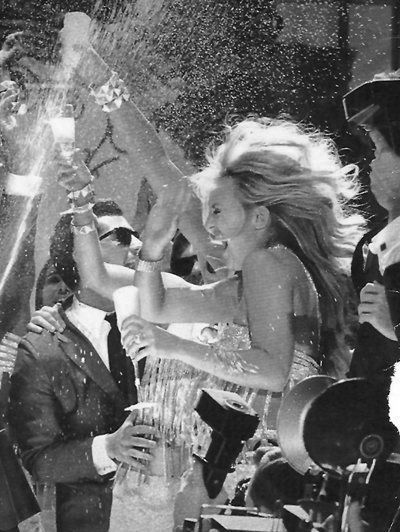 Party Serena Van Der Woodsen, Super Rich Kids, Party Photography, Studio 54, Party People, White Photos, Golden Girl, Wedding Mood, People Photography