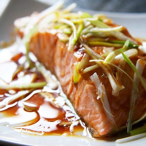 Sizzling Salmon with Lemongrass Sauteed Fish, Tamarind Recipes, Lost Recipes, Steamed Fish, Seared Salmon, Wheat Free, Healthy Options, Salmon Recipes, Fish And Seafood