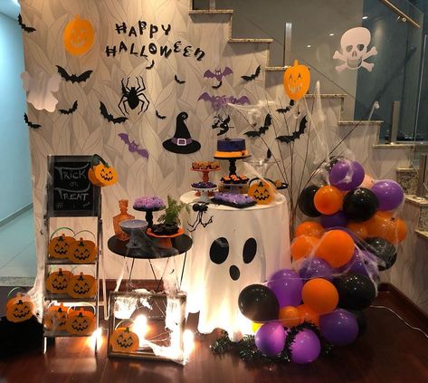 Bday Halloween Party, Halloween Decor Simple, Halloween Bday Party, Ideas De Halloween, Ideas Halloween Decoration, Cute Stranger Things, Halloween Vegas, Easy Halloween Decor, Decoracion Halloween