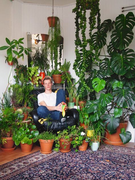 Men Reading, Tattoo Plant, Plant Decor Indoor, House Plants Decor, Room With Plants, House Plants Indoor, Bedtime Routine, Room Decor Bedroom Teenage, Plant Mom