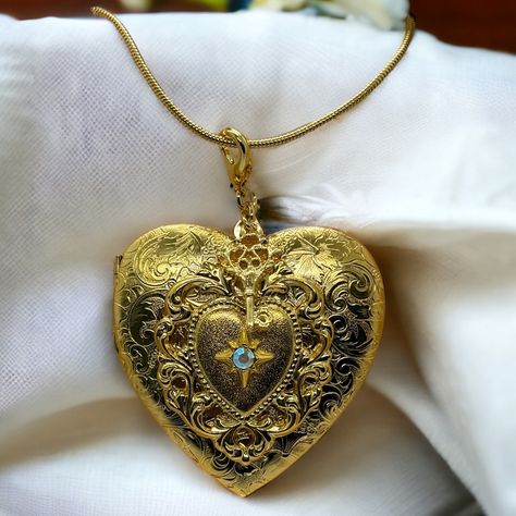 New In Box W Original Receipt From 1995. Measures About 2.5x2.5”. Heart Locket Necklace Vintage, Victorian Locket Necklace, Antique Victorian Jewelry, 11:11 Jewelry, Vintage Jewelry Antique Necklaces, Silver Crystal Jewelry, Vintage Emerald Necklace, Vintage Heart Locket Necklace, Dream Jewelry Necklaces