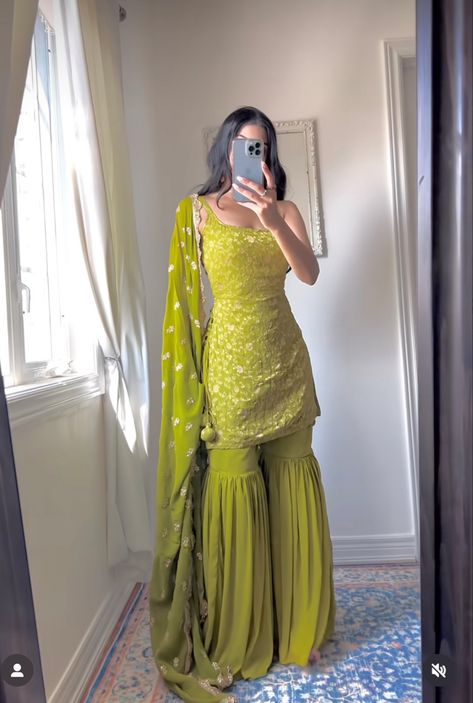 Desi Dress, Trendy Outfits Indian, Indian Outfits Lehenga, Lehenga Designs Simple, Punjabi Outfits, Traditional Indian Dress, Desi Fashion Casual, Pakistani Fancy Dresses, Indian Dresses Traditional