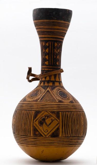 African gourd African Pottery, Coil Pottery, Istoria Artei, African Interior, African Crafts, Afrikaanse Kunst, Gourds Crafts, African Decor, Africa Art