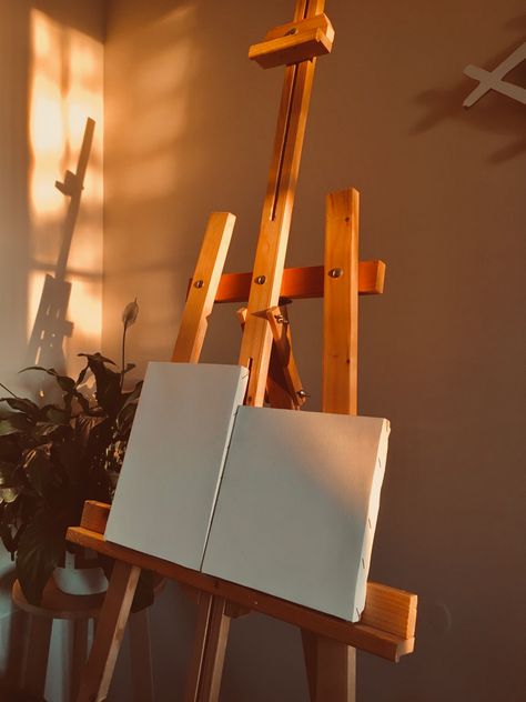 Painter Photography Aesthetic, Painter Asethic, Painting Session Aesthetic, Portrait Painting Aesthetic, Painter Aestethic, Beige Aesthetic Painting, Painting Easel Aesthetic, Painting On An Easel, Art Aesthetics