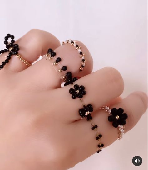 Rings Aesthetic Handmade, Cincin Manik Manik, Beads Ring Aesthetic, Manik Manik Aesthetic, Beaded Ring Ideas, Gelang Manik Handmade, Cincin Beads, Beaded Rings Patterns, Cincin Manik Aesthetic