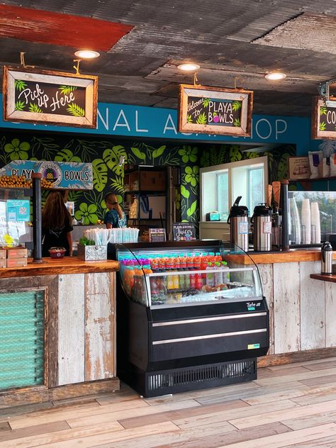 Smoothie Bar Interior Design, Smoothie Shop Interior, Smoothie Shop Design, Surf Bar Design, Beach Cafe Interior, Smoothie Shop Aesthetic, Beachy Smoothie Shop, Surf Restaurant, Beach Bar Aesthetic