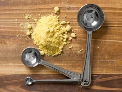 What Are the Benefits of Mustard Powder? Mustard Plant, Stuffy Nose Remedy, List Of Spices, Natural Medicine Cabinet, Mustard Powder, Herb Recipes, Mustard Oil, Organic Turmeric, Cooking Ingredients