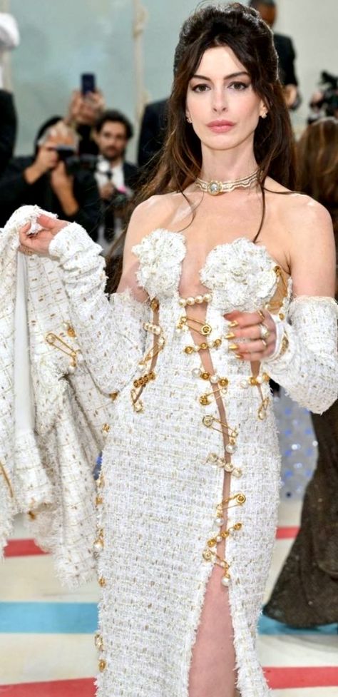 Anne Hathaway-Versace-Met Gala 2023 Anne Hathaway, Female Singers, Diva, Versace, Actresses