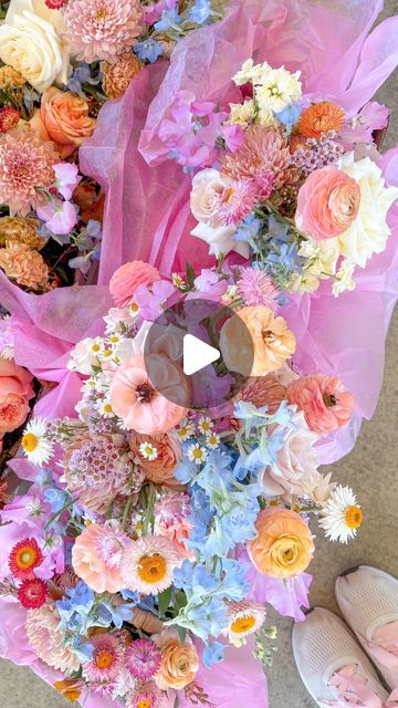 Randee Gagnon on Instagram: "our bride wanted a freeform cottage garden bouquet with lots of texture + movement✨✨

the color palette was was garden party with pale pink, peach, butter yellow, taupe, blush, + blue🦋

RECIPE:
sweet escimo roses
pink sweet peas
linette disbuds 
kahala garden roses
peach ranunculus 
yellow stock
candlelight roses
blue delphinium
chamomile 
lavender waxflower
strawflower" Ranunculus Yellow, Peach Ranunculus, Peach Butter, Garden Bouquet, Yellow Bouquets, Blue Delphinium, Roses Blue, Rose Peach, Recipe Sweet