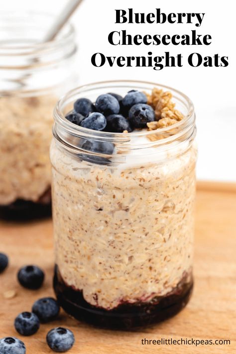 This blueberry cheesecake overnight oats recipe uses yogurt to give the oats that tangy taste from cheesecake. Either fresh or frozen blueberries can be used, so these berry cheesecake overnight oats can be made any time of the year. Blueberry Cheesecake Overnight Oats, Healthy Overnight Oatmeal, Easy Blueberry Cheesecake, Rolled Oats Recipe, Overnight Oatmeal Healthy, Cheesecake Overnight Oats, Oats Recipes Breakfast, Overnight Oats With Yogurt, Best Overnight Oats Recipe