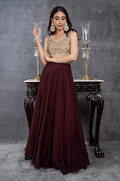 Sleeveless Blouse And Skirt, Skirt And Top Designs Wedding Dresses, Maroon Lehenga Simple, Ghagra Blouse, Traditional Skirt And Top, Simple Lehenga Designs, Indo Western Outfits For Women, Maroon Lehenga, Floral Skirt Outfits