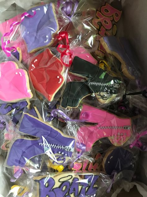 Bratz Dolls Party Decorations, Bratz Party Treats, Bratz Party Favors, Bratz Birthday Party Ideas 21, Bratz Themed Birthday Party Decorations, Bratz Cookies, Brats Party Ideas, Bratz Doll Birthday Party Ideas, Bratz Bachelorette Party