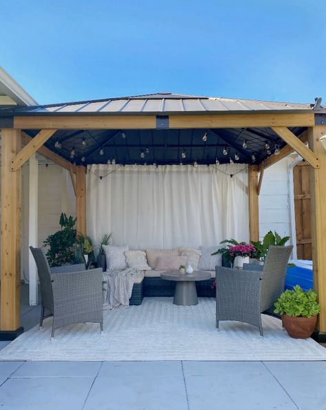 The best part about having a great looking & multifunctional gazebo area in your backyard is that you can just host amazing outdoor parties for your neighbors when you feel like it. 😉✨ Patio Ideas Gazebo, Outside Gazebo, Gazebo With Curtains, Custom Awnings, Gazebo Roof, Gazebo Ideas, Hardtop Gazebo, Backyard Gazebo, Cozy Backyard