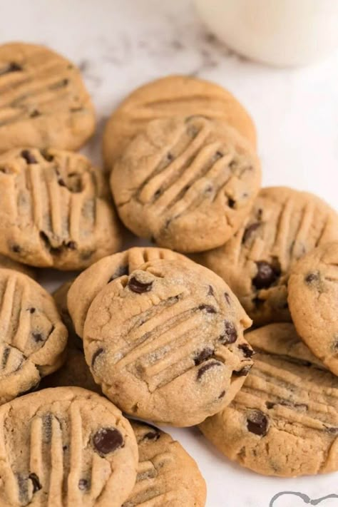 Basic Chocolate Chip Cookie Recipe, Basic Chocolate Chip Cookies, Homemade Peanut Butter Cookies, Peanut Butter Chocolate Chip Cookies, Best Peanut Butter, Butter Cookies Recipe, Peanut Butter Cookie Recipe, Easy Peanut Butter, Chip Cookie Recipe