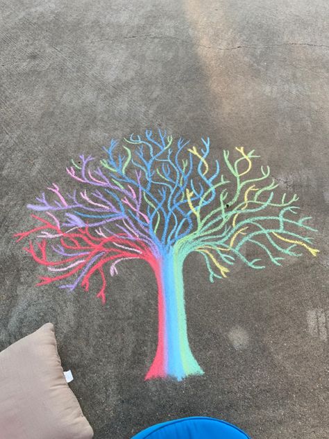 Earth Day Chalk Art, Easy Sidewalk Chalk Art Ideas Disney, Simple Chalk Art, Easy Chalk Art, Sidewalk Chalk Art Ideas, Easy Chalk Drawings, Street Chalk Art, Chalk Activities, Fun Chalk Art