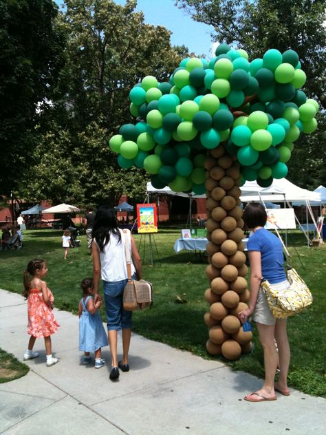 Balloon Tree @Porche Tempest Balloon Tree Diy, Jungle Balloons, Homecoming Floats, Sophia Rose, Safari Camp, Balloon Tree, Balloon Designs, Jungle Theme Birthday, Jungle Birthday Party