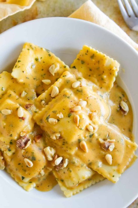 This Ravioli with Pumpkin Pasta Sauce is the perfect fall dinner! Pumpkin, sage and nutmeg add a warm richness to this sauce that is served over ravioli for a comforting and easy fall or winter dinner. #recipe #ravioli #pasta #pumpkin #fall Pumpkin Alfredo Sauce, Pumpkin Alfredo, Pumpkin Pasta Sauce, Pumpkin Ravioli, Savory Pumpkin Recipes, Pumpkin Recipes Easy, Pumpkin Pasta, Enjoy Your Meal, Alfredo Recipe