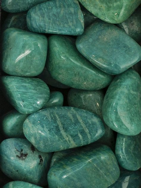 Green Amazonite, Crystal Aesthetic, Slytherin Aesthetic, Pretty Rocks, Crystal Magic, Mineral Stone, Tumbled Stones, Gems And Minerals, Green Aesthetic