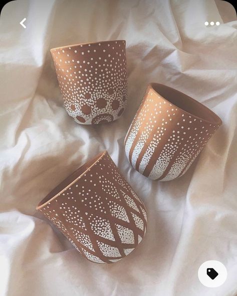 Painting Pots Terracotta, Painted Terracotta Pots Ideas, Home Inspo Exterior, Plant Pot Design, Diy Pottery Painting, Flower Pot Art, نباتات منزلية, Plant Pot Diy, Painted Pots Diy