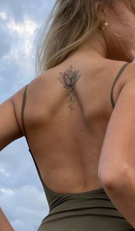 Dekoratívne Vence, 16 Tattoo, Hidden Tattoos, Petite Tattoos, Spine Tattoos For Women, Classy Tattoos, Discreet Tattoos, Dainty Tattoos, Subtle Tattoos