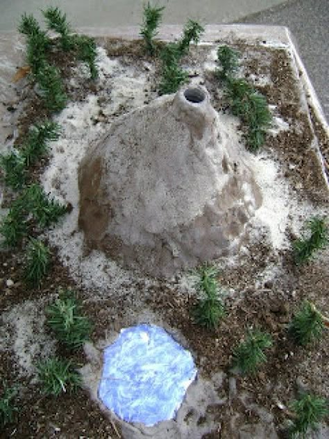 Volcano Science Projects, Volcano Model, Volcano Projects, Making A Volcano, Cool Science, Erupting Volcano, Kid Experiments, Fair Projects, Plastic Bottle Crafts