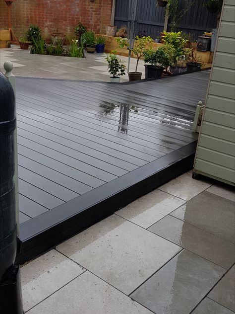 Black edged Grey Composite decking with "Areneria"Porcelain paving Built In Garden Seating, Front Garden Ideas Driveway, Composite Decking Designs, Gardening Business, Outdoor Living Deck, Patio Railing, Porcelain Paving, Cement Patio, Patio Layout