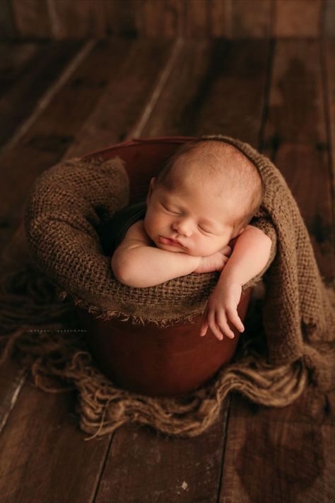 Unedited Newborn Photos, Newborn Photo Pose, Newborn Shoots, Newborn Photography Ideas, Diy Newborn Photography, Baby Boy Newborn Pictures, Newborn Photos Boy, Baby Boy Newborn Photography, Newborn Photography Boy