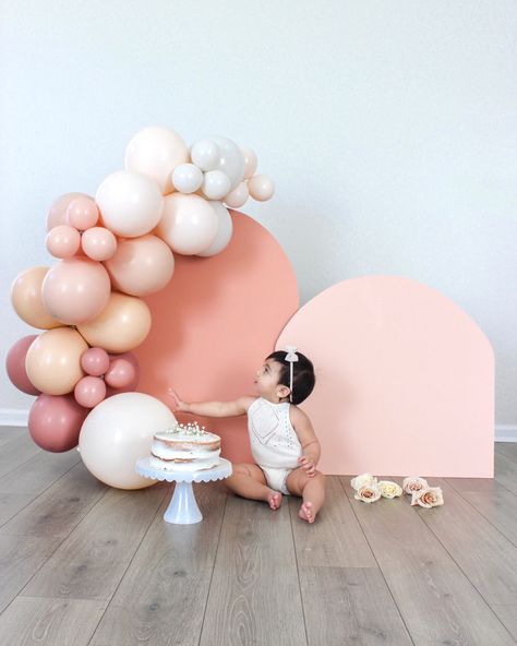 Boho Balloon Arch, Baloon Wall, Arched Wall, 1st Birthday Cake Smash, Birthday Cake Smash, 1st Birthday Cake, Balloon Arch, Baby Photo, Balloon Garland