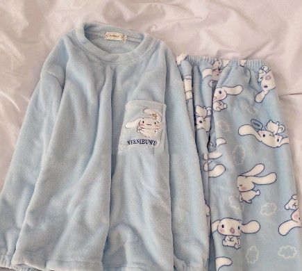 Pijama Aesthetic, Sanrio Characters Cinnamoroll, Cinnamoroll Design, Hello Kitty Pochacco, Sanrio Outfits, Sanrio Clothes, Cinnamoroll Hello Kitty, Her Drawing, School Homework