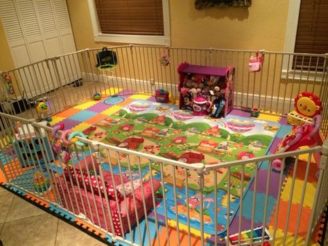 Playpen Ideas, Baby Play Pen, Baby Play Area, Toddler Play Yard, Perlengkapan Bayi Diy, Toddler Play Area, Baby Play Areas, Baby Play Yard, Baby Playroom