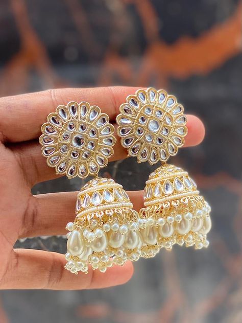 Earing Jhumka Design, Jhumkey Aesthetic, Kundan Earrings Jhumkas, Diy Earrings Dangle, Trendy Silver Jewelry, Creative Earrings, Hand Jewelry Rings, Indian Wedding Jewelry Sets, Geeky Girls